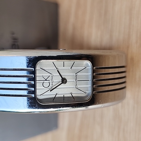 Calvin Klein Metallic Silver Fractal Women's Bracelet Cuff Wristwatch - Picture 2 of 8